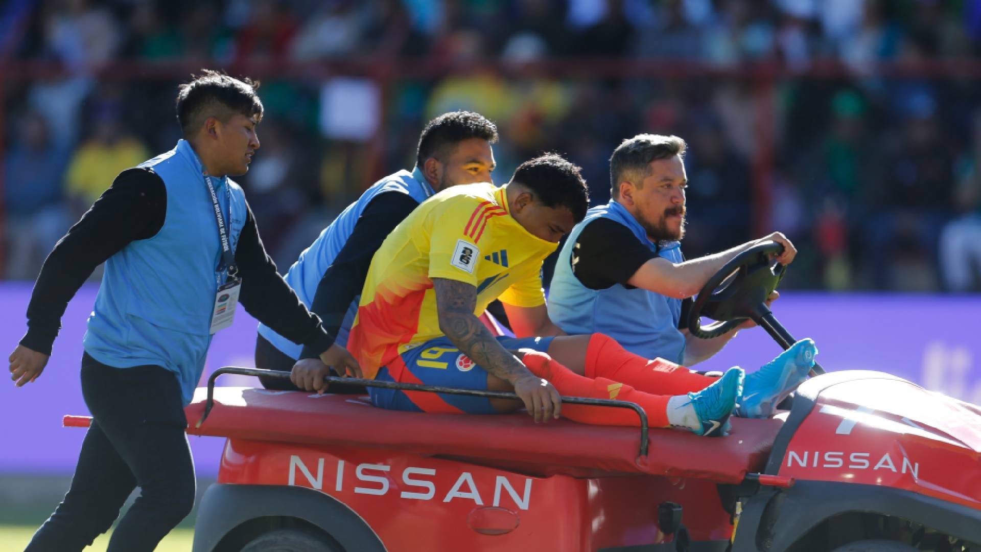 Roger Martínez sufrió una lesión en la derrota de Colombia ante Bolivia.