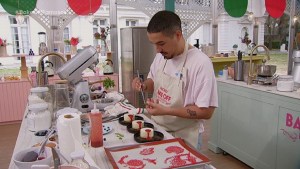 Bake Off Famosos: tras una decisión controversial, el jurado eliminó a Nacho Elizalde