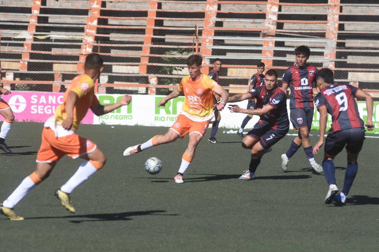 Deportivo Roca y Argentinos del Norte empataron 1 a 1 por el Regional Amateur. (Foto: Juan Thomes)