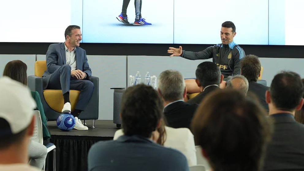 Lionel Scaloni brindó una conferencia en Miami.