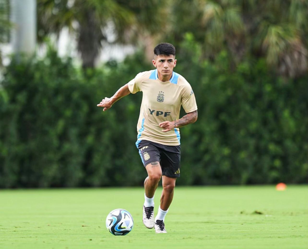 Thiago Almada será titular contar Venezuela. (Foto: Prensa Selección Argentina)