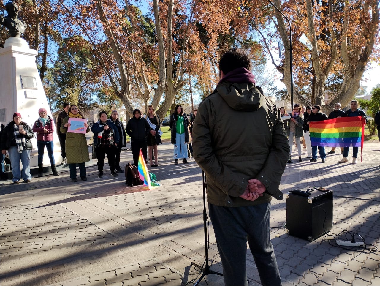 Uno de los actos realizados por ADA en Allen, para visibilizar la importancia del respeto hacia la diversidad y que todos puedan sentirse representados en los espacios públicos. Foto: Facebook.