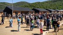 Imagen de Entregaron las últimas cien casas de Techo Digno en Bariloche, luego de 11 años