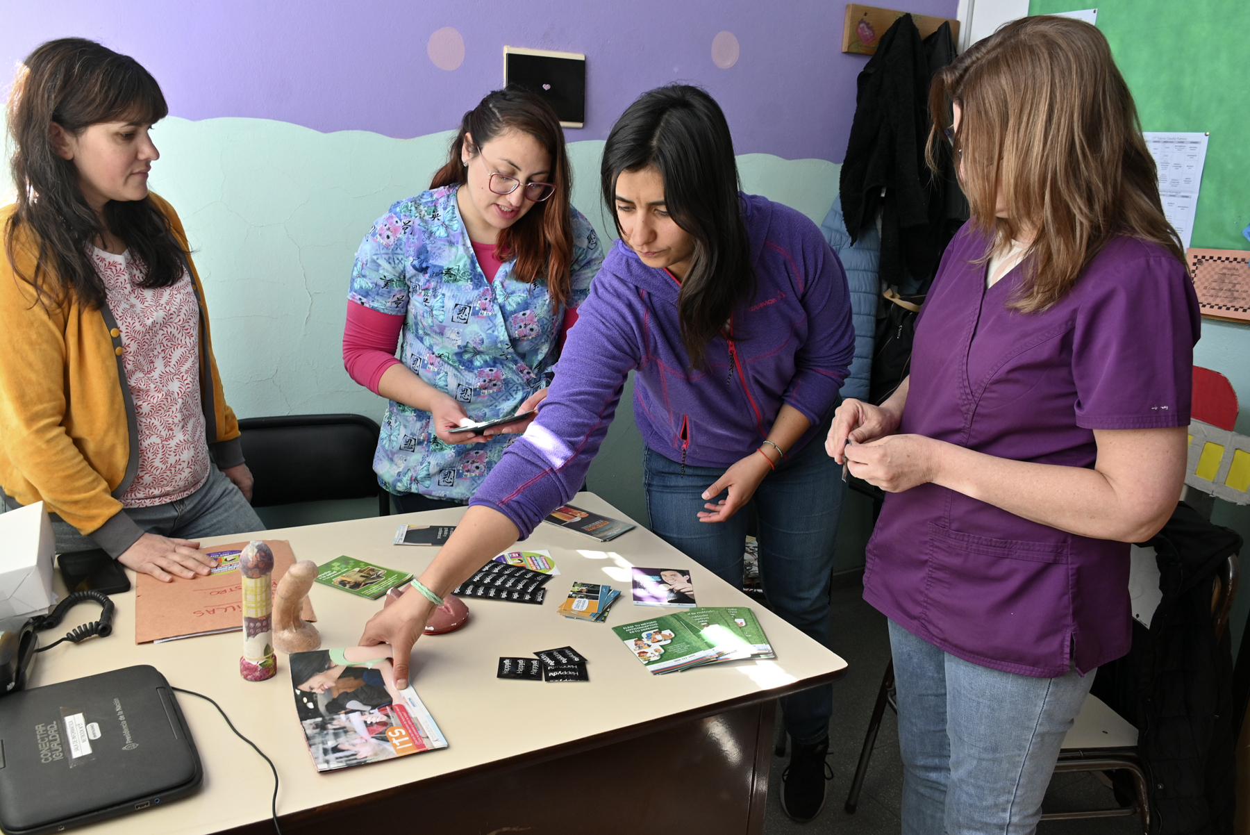 El equipo del centro de salud del barrio Virgem Misionera en la escuela rionegrina 2. Foto: Chino Leiva