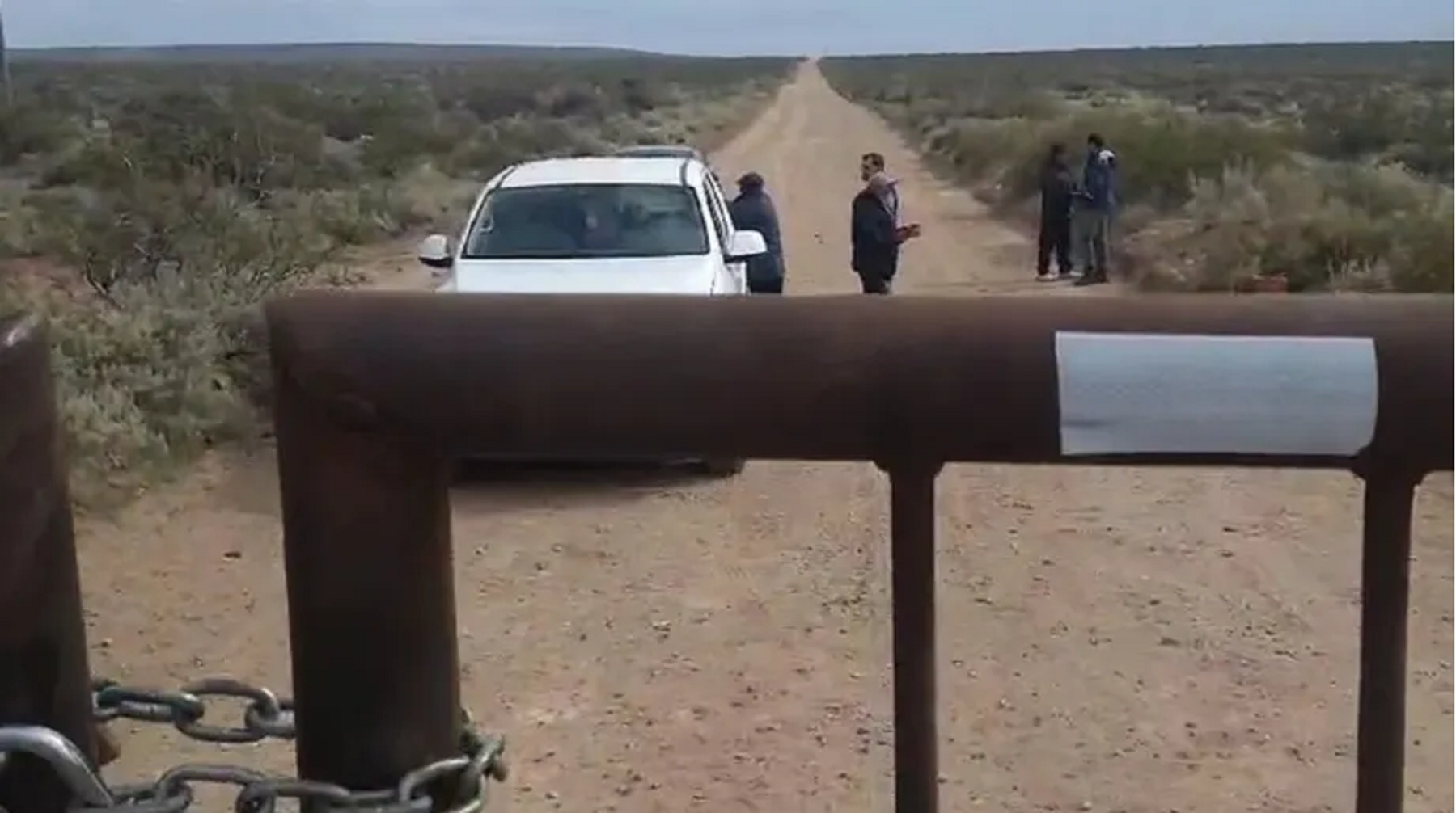 Una comunidad mapuche mantiene el bloqueo en un yacimiento de Cutral Co. (Foto: Gentileza).