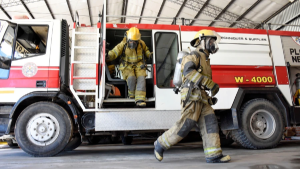 Incendio en Neuquén: bomberos y policía trabajan en el lugar