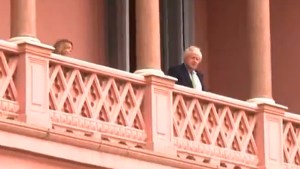 Javier Milei se reunió con Boris Johnson: agenda personal y polémico saludo desde la Casa Rosada