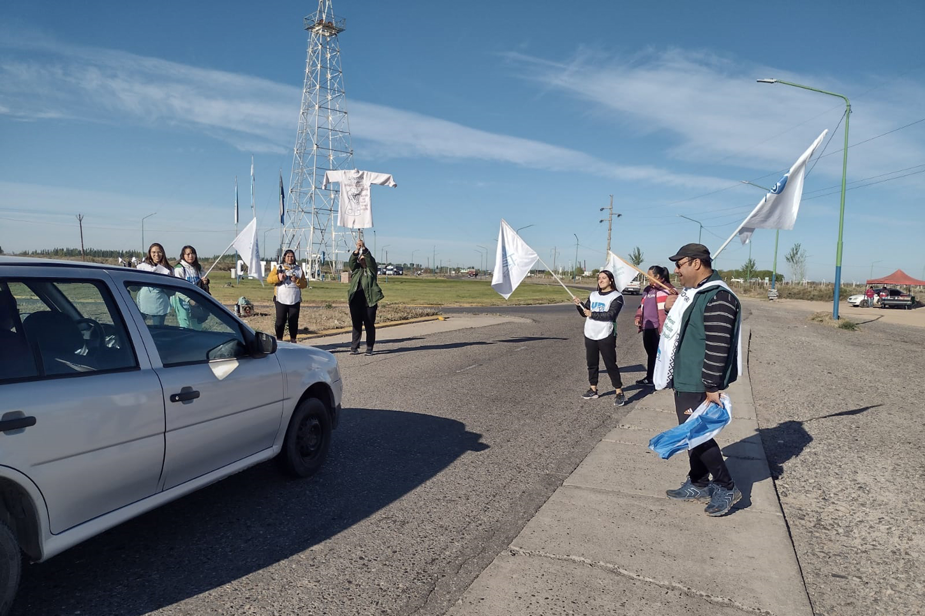 La Unter Catriel realizó este viernes su correspondiente paro zonal  y protestó en la ruta.  Foto: Gentileza