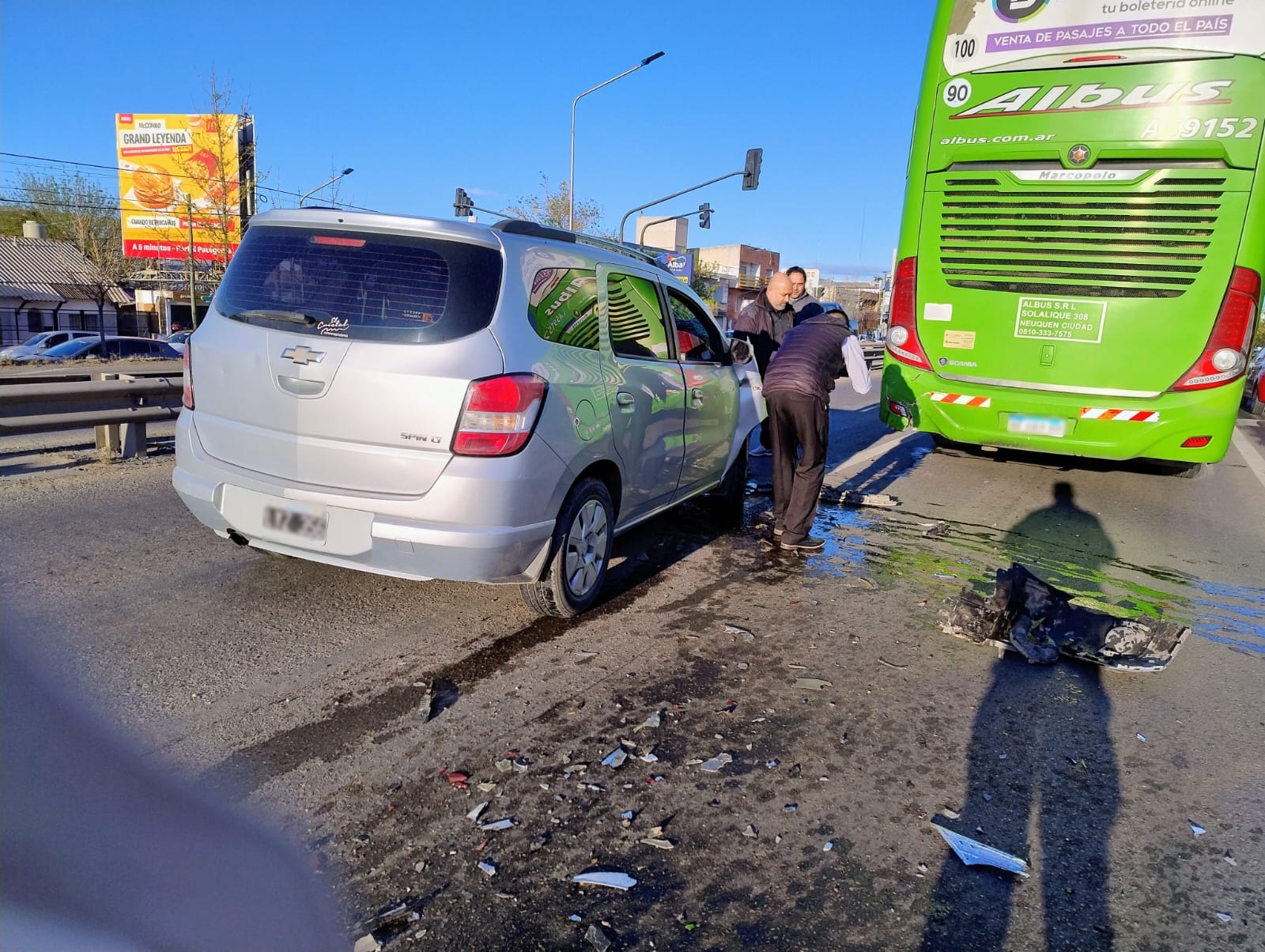 En el lugar trabaja personal de Tránsito de la Policía de Neuquén.