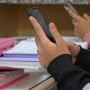 Imagen de Neuquén debate limitar el uso del celular en las aulas: ¿ayudará en el aprendizaje o será un retorno «a las cavernas»?