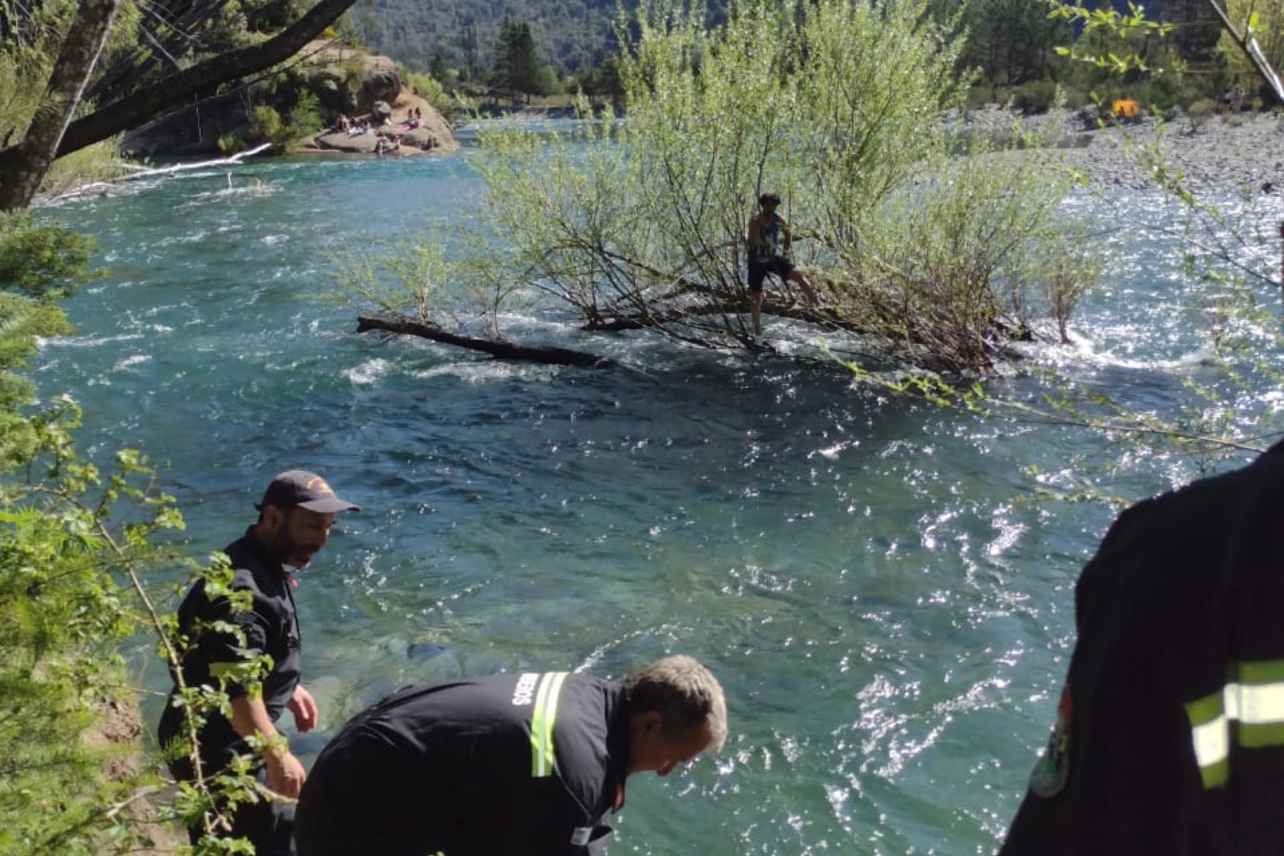 Rescate en el río Azul de El Bolsón (Foto: gentileza)