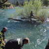 Imagen de Dramático rescate en un camping de El Bolsón: quiso cruzar el río Azul en moto y terminó con hipotermia