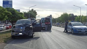 Fuerte choque con heridos sobre la ex-Ruta 22 en Neuquén: hay cuatro trasladados al hospital