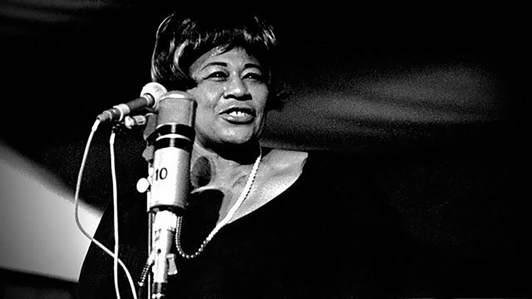 Ella Fitzgerald. Su capacidad de improvisación y su creatividad terminan de dar forma a un verdadero mito dentro del estilo del jazz. 
