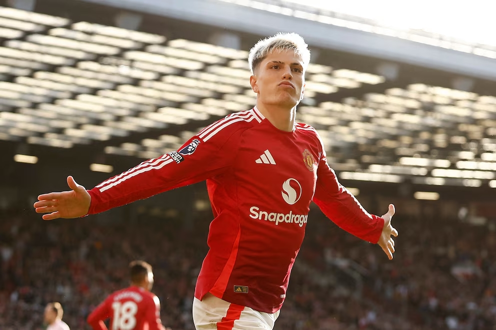 Alejandro Garnacho inició la remontada del United ante el Brentford. (Reuters/Jason Cairnduff)