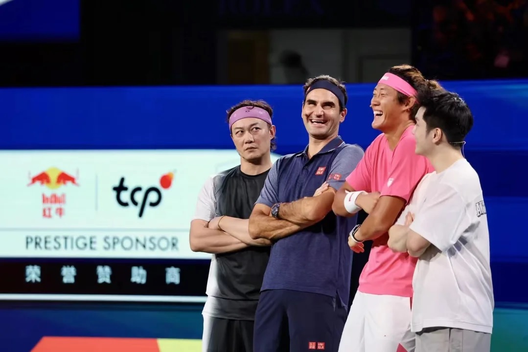 Roger Federer participó de una divertida exhibición en China.