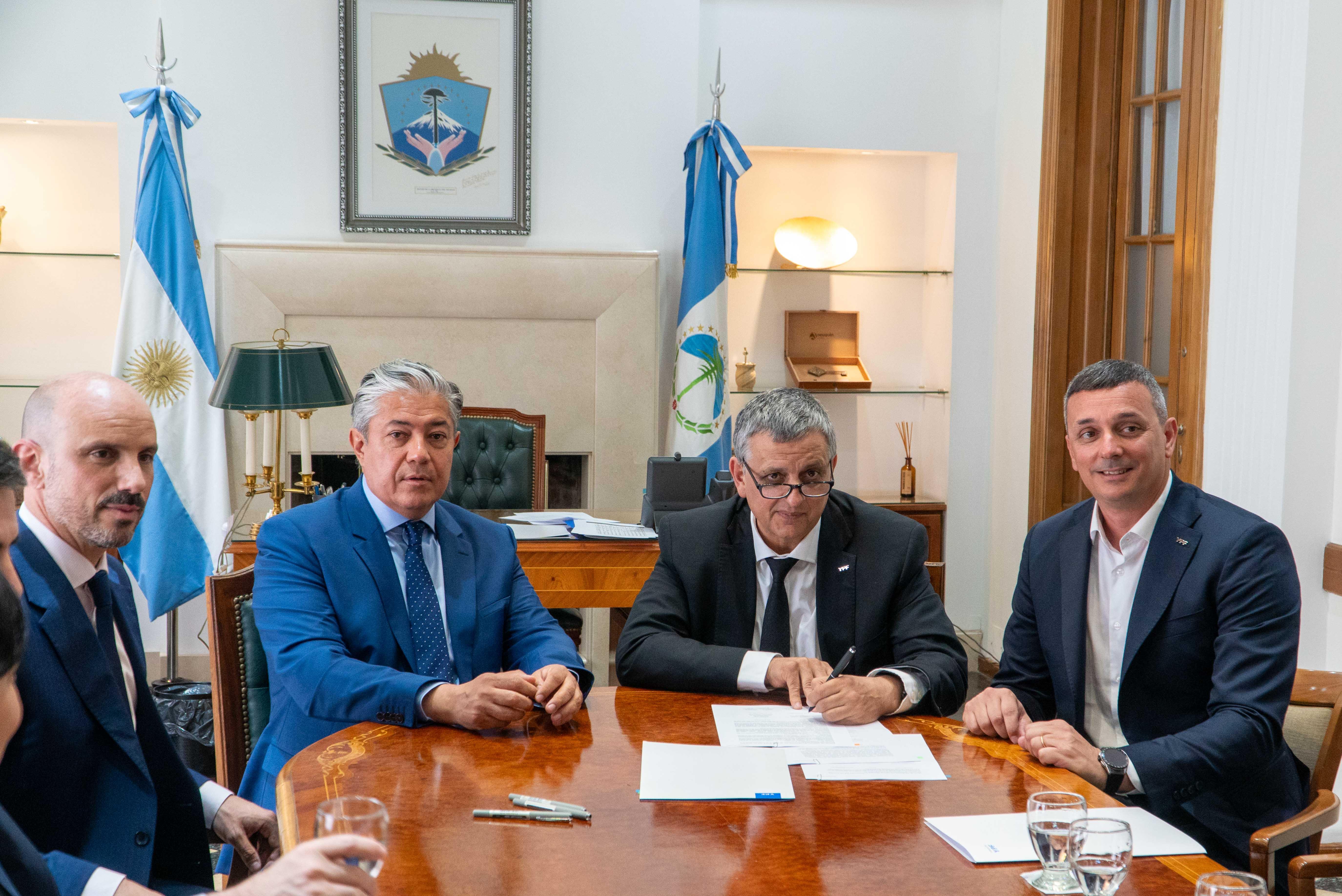 Entre otros puntos, el acuerdo establece la entrega de equipamiento para 18 escuelas técnicas. Foto: gentileza. 