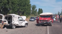 Imagen de Violento choque frontal dejó tres heridos en Ruta 22, cerca de Roca