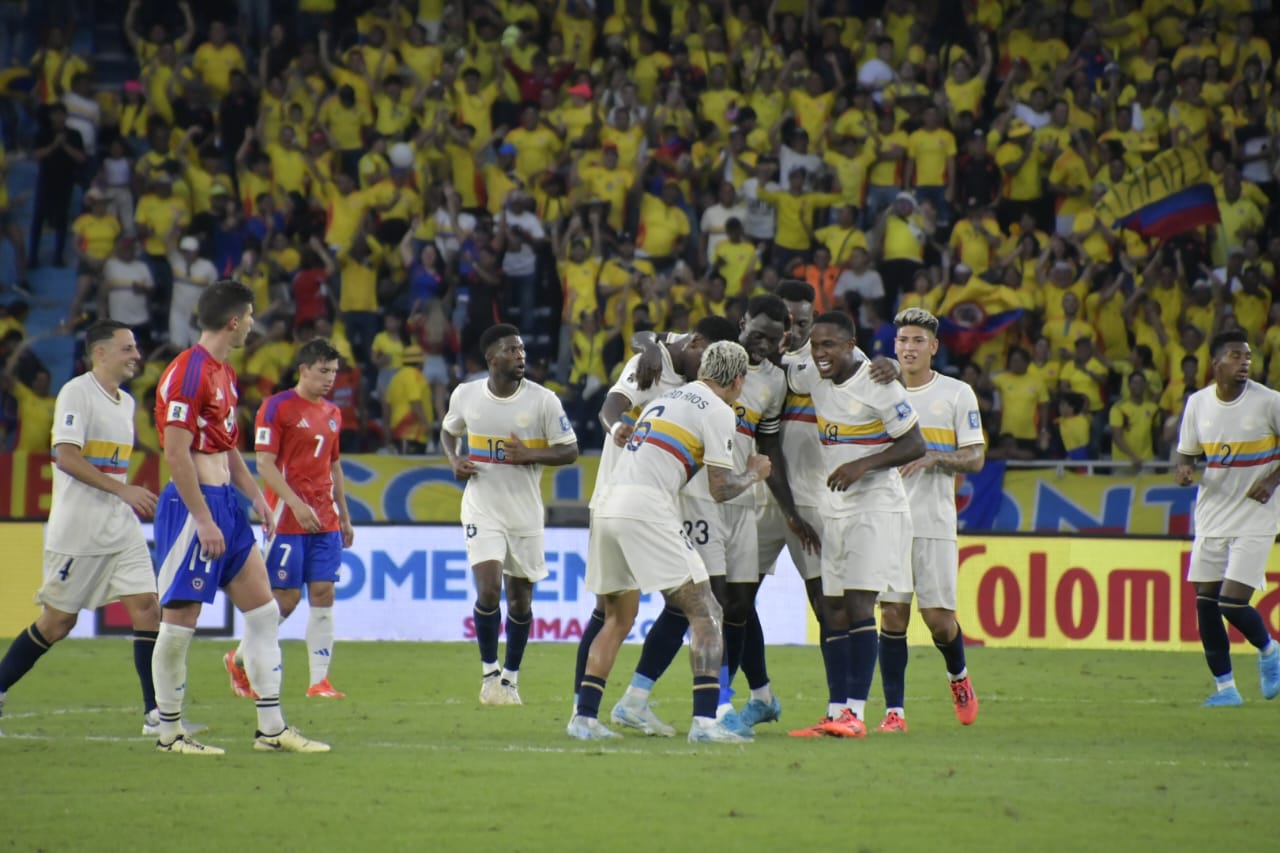 Colombia fue una aplanadora y goleó a Chile que sigue último en las Eliminatorias. 