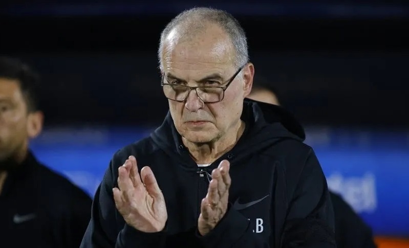 El técnico Marcelo Bielsa afronta un futuro incierto en Uruguay.