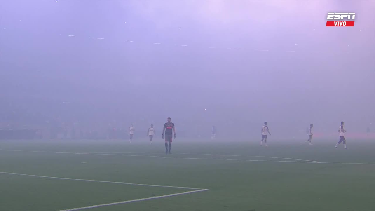 Antes del inicio del partido en Brasil se realizó un minuto de silencio por el hincha de Lanús fallecido. 