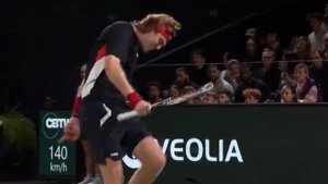 El momento de furia de Andrey Rublev en la derrota ante Francisco Cerúndolo