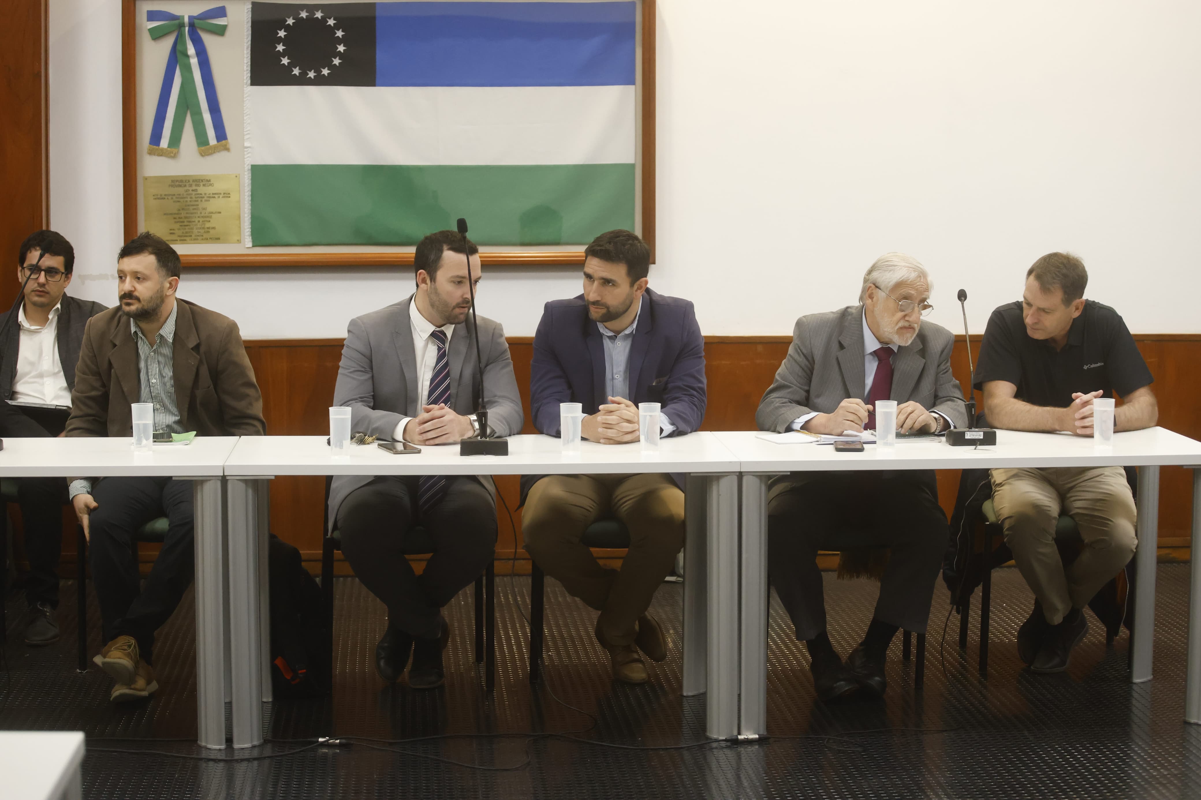 Los tres exfuncionarios investigados por la compra del avión de Río Negro se presentaron hoy en la audiencia de formulación de cargos. Foto: Pablo Leguizamón