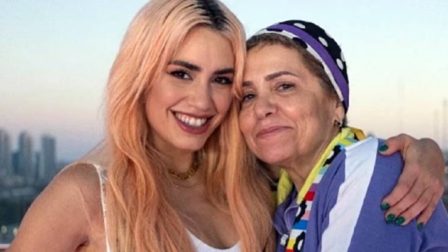 Lali Espósito junto a su mamá, Majo Riera.