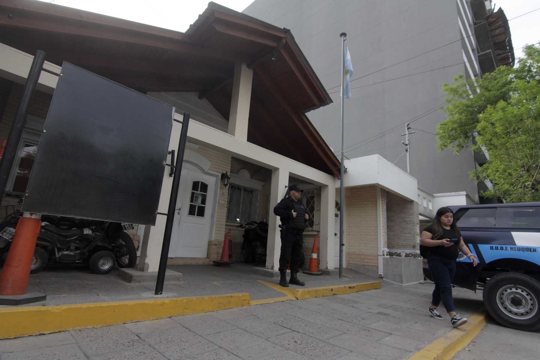 La delegación de la policía Federal de Neuquén no tiene el señalamiento como centro clandestino de la Dictadura (foto Oscar Livera)