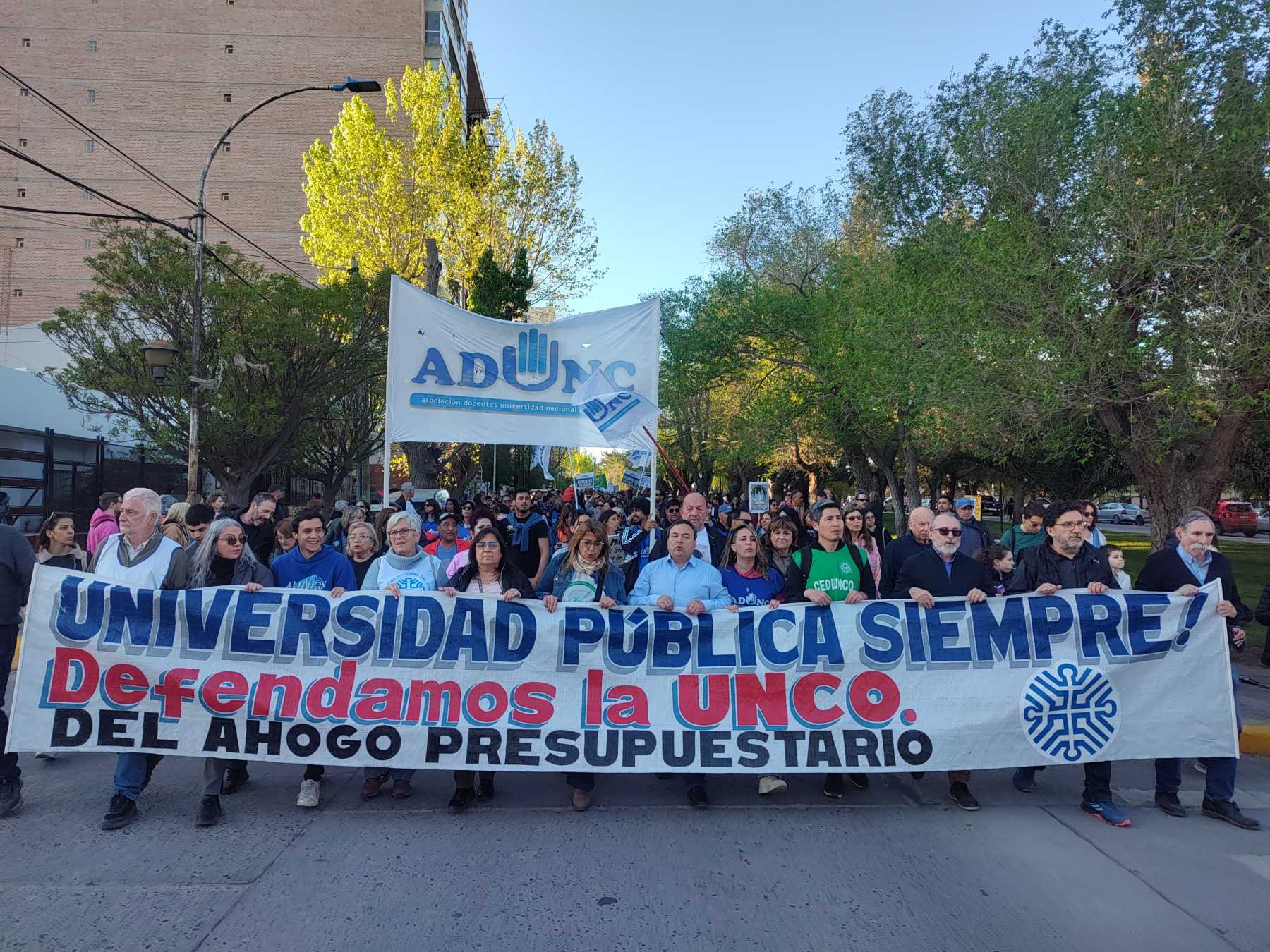 La marcha universitaria de este miércoles terminará en la Casa de Gobierno de Neuquén. Foto Ceci Maletti.