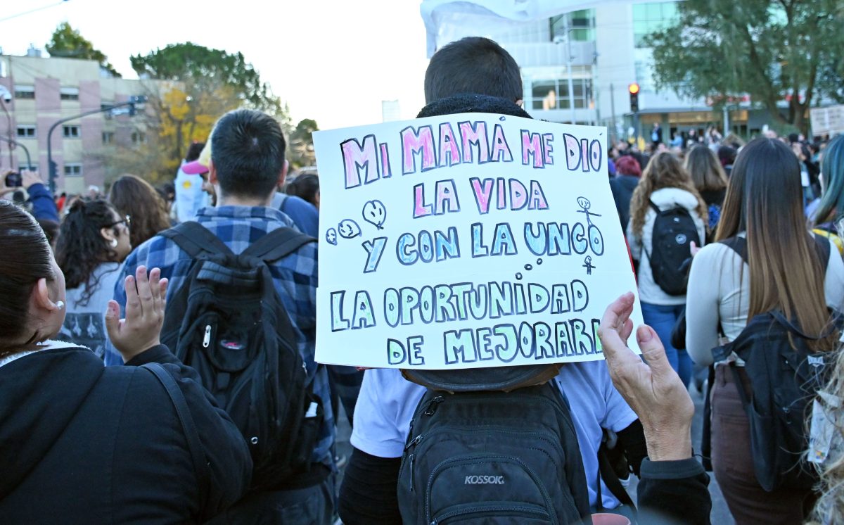 En Comahue trabajan 4.139 docentes, 959 no docentes y 136 autoridades. Foto Florencia Salto.