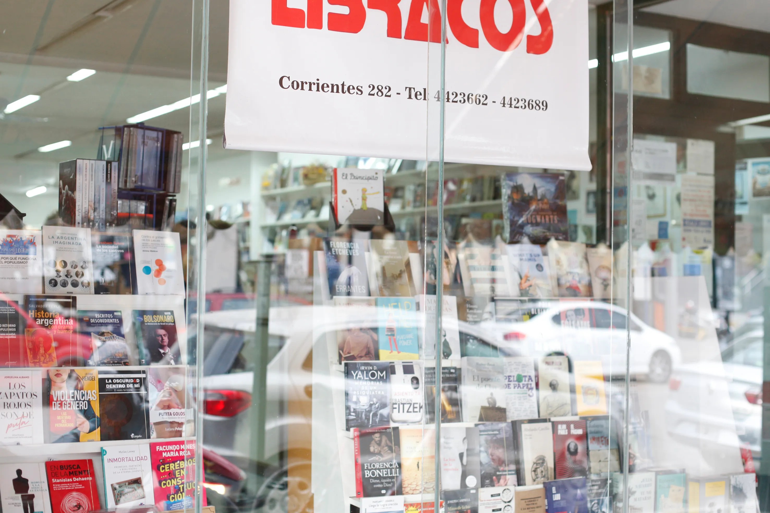 Hackearon el WhatsApp de una reconocida librería de Neuquén: alertan por posibles estafas.