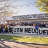 Imagen de Abrazo simbólico en defensa de la universidad pública fue la convocatoria en Plaza Huincul