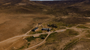 Conocé este refugio de lujo en plena estepa de la Patagonia, camino a la Cueva de las Manos