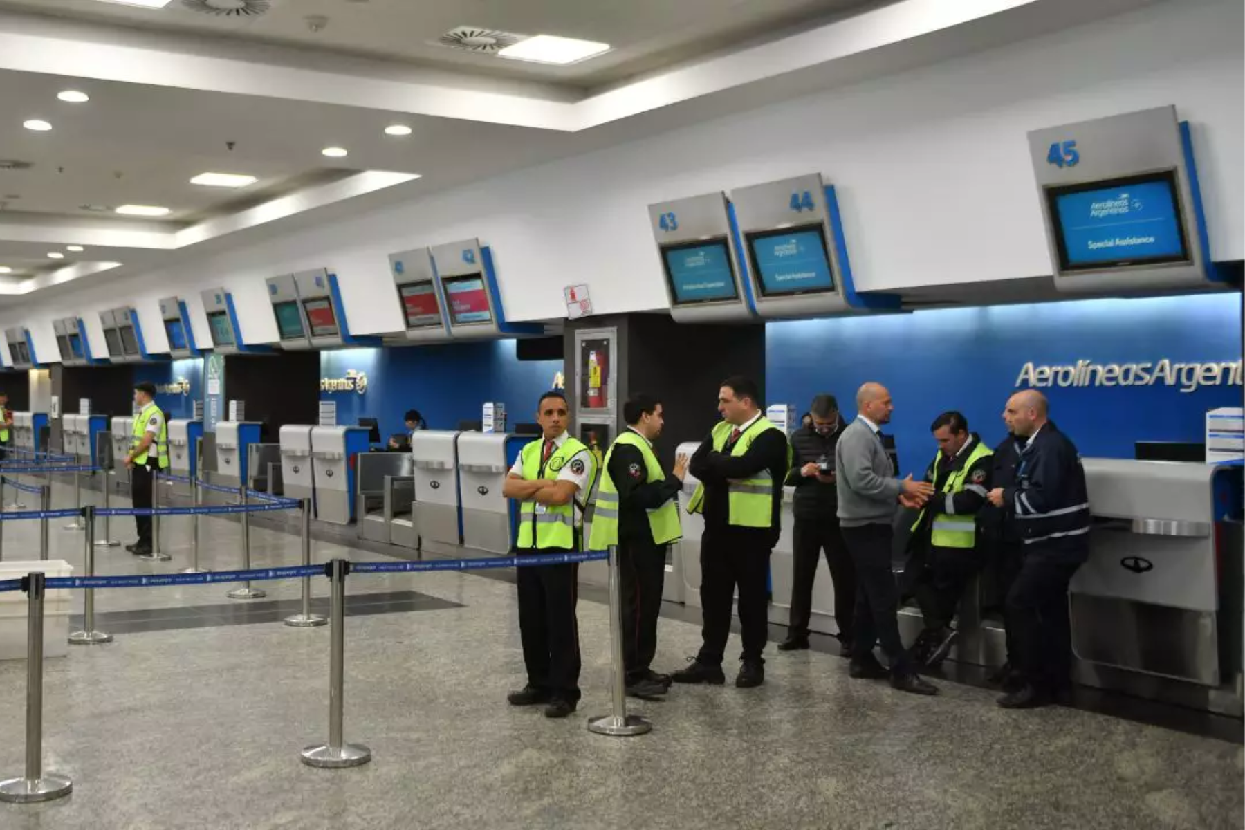 Aerolíneas Argentinas debe reincorporar a pilotos despedidos: la Justicia falla a favor del gremio APLA.