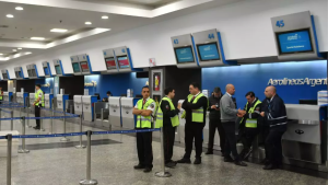 Aerolíneas Argentinas deberá reincorporar a pilotos despedidos tras un conflicto gremial