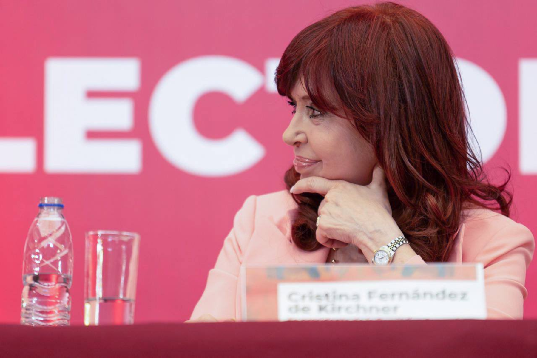 Cristina Kirchner criticó a Luis Caputo y a los gobernadores que apoyan a Milei.