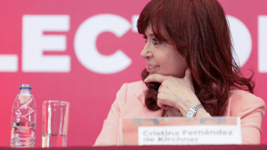 Día de la Lealtad: Cristina Kirchner criticó a Caputo y los gobernadores peronistas que apoyan a Javier Milei