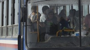 Transporte escolar en el Alto Valle: se extienden los problemas en las escuelas por «los pagos»