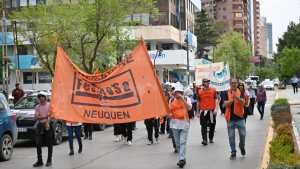 Profesionales de hospitales de Neuquén siguen de protesta y habrá paro de 24 horas