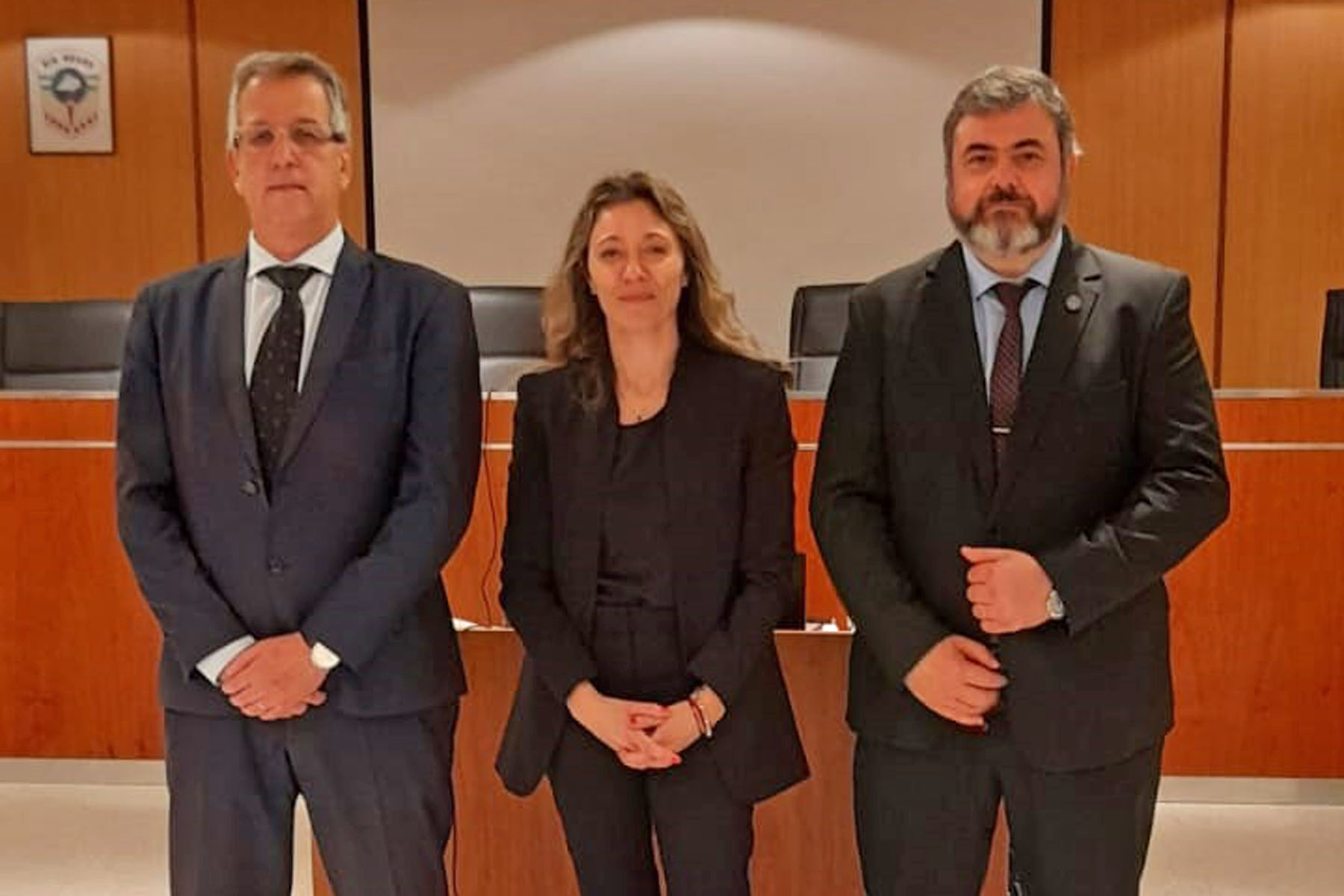 Belén Calarco nueva fiscala jefa en Roca, junto al procurador  Jorge Crespo (izquierda) y al presidente del STJ Sergio Ceci. (gentileza)