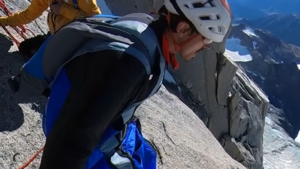 ¡Parece un pájaro! Mirá este salto desde una de las puntas del Fitz Roy