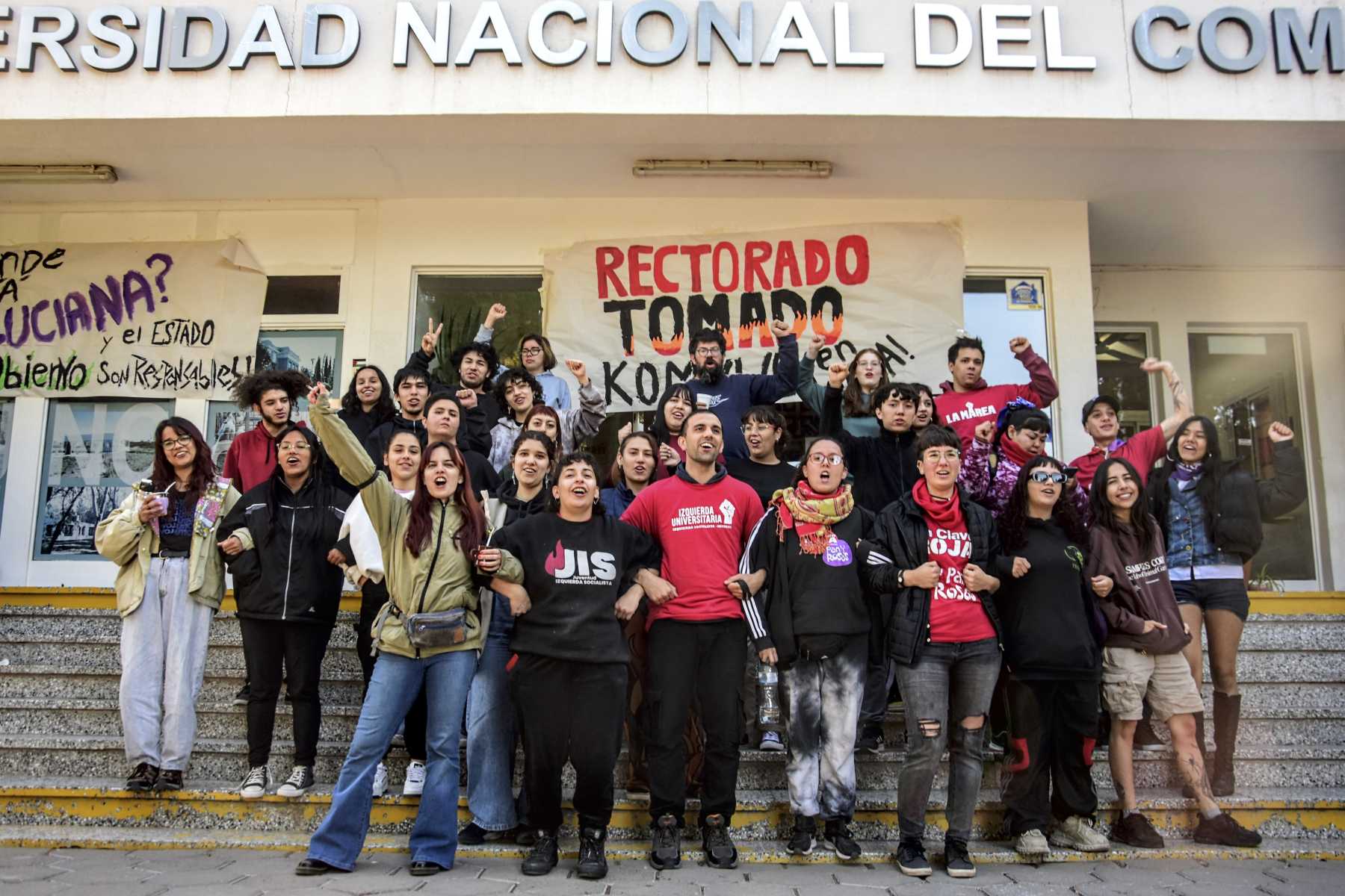 Estudiantes de la Universidad del Comahue tomaron por un día el rectorado en Neuquén, como forma de protesta ante el desfinanciamiento universitario. Foto: Cecilia Maletti