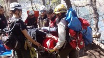 Imagen de Rescate en San Martín de los Andes: dos adolescentes lesionados en una salida escolar no registrada