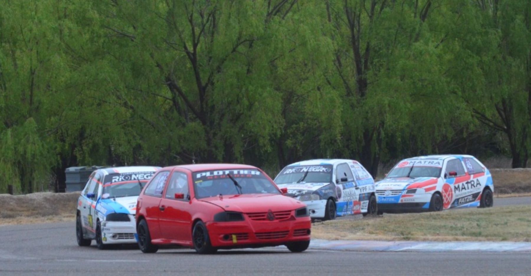 El auto de Alejandro López tuvo un finde perfecto. Ganó con el piloto titular y con Lauaro. (Omar de los Santos)