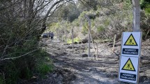 Imagen de Un cerco generó alarma en Bariloche por el futuro de un sendero en la costa del lago Nahuel Huapi