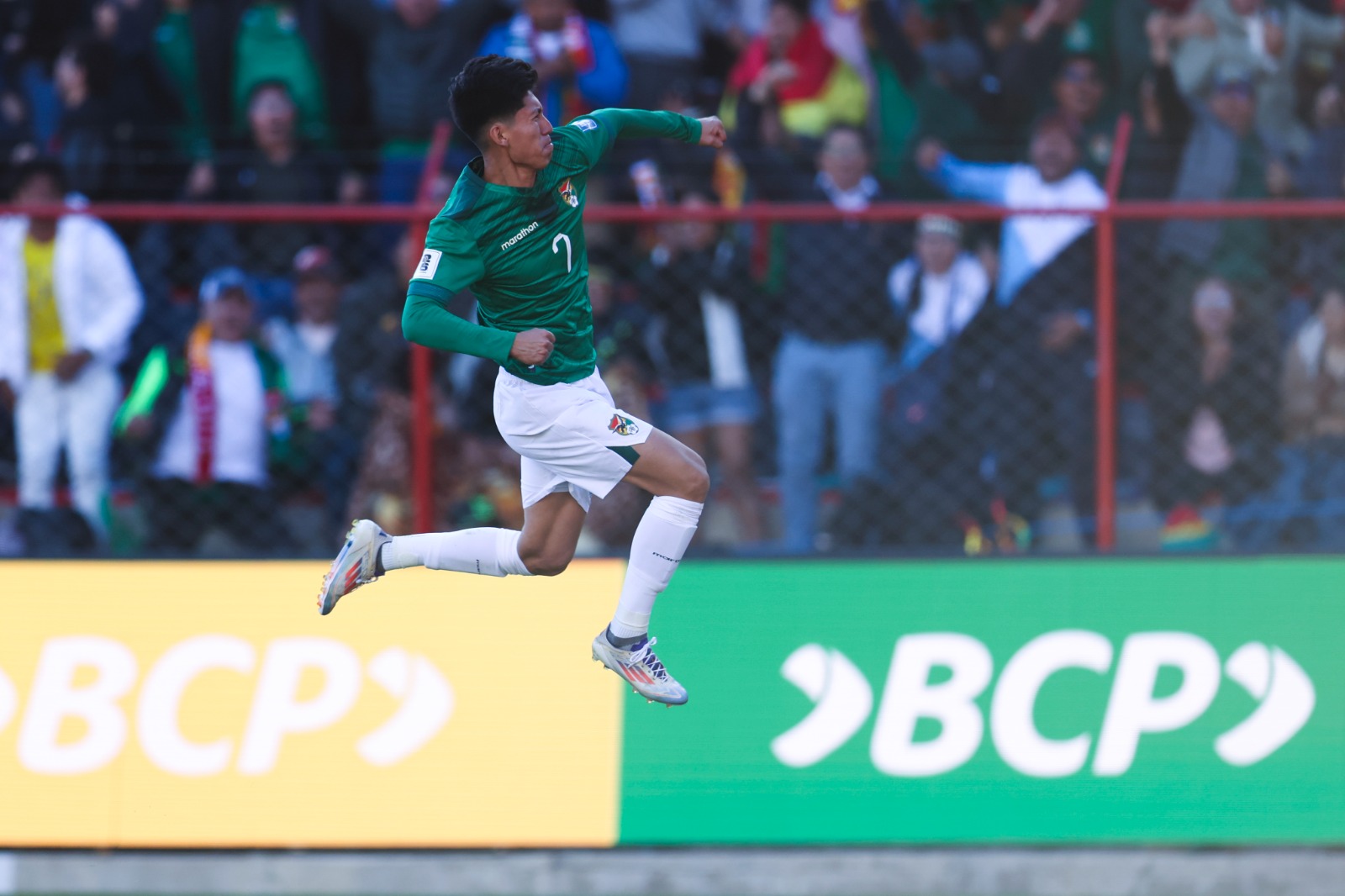 Miguel Terceros con un remate potente le dio el triunfo a Bolivia de local. 

