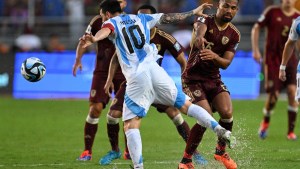 Lionel Messi apuntó contra el campo de juego tras el empate de Argentina: «No podíamos dar dos pases»