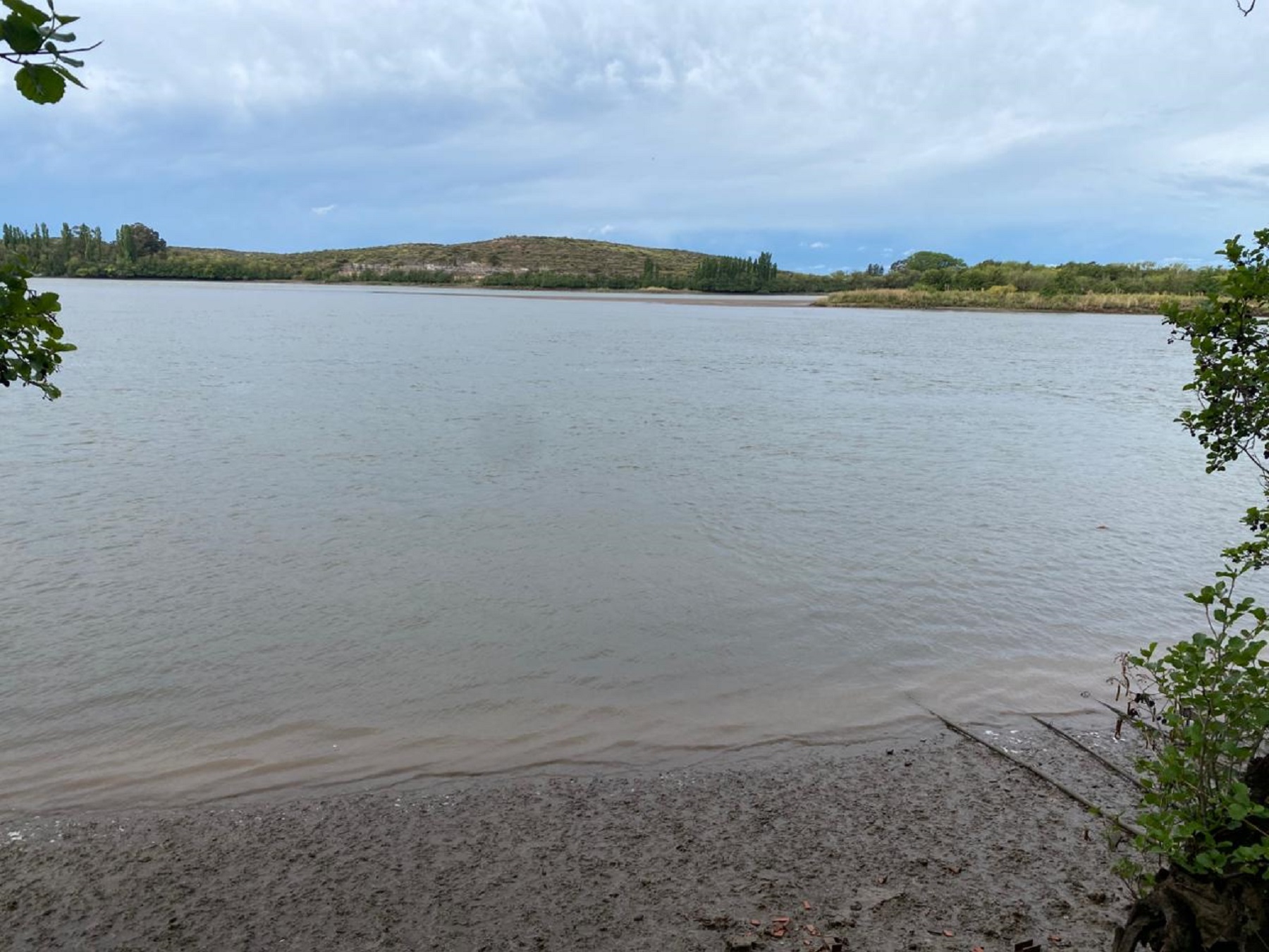 Buscan a una joven desaparecida en el río Negro. Foto: gentileza. 