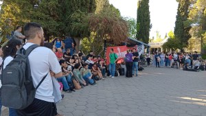 Toman el rectorado de la Universidad del Comahue en Neuquén: habrá corte de calle y clases públicas